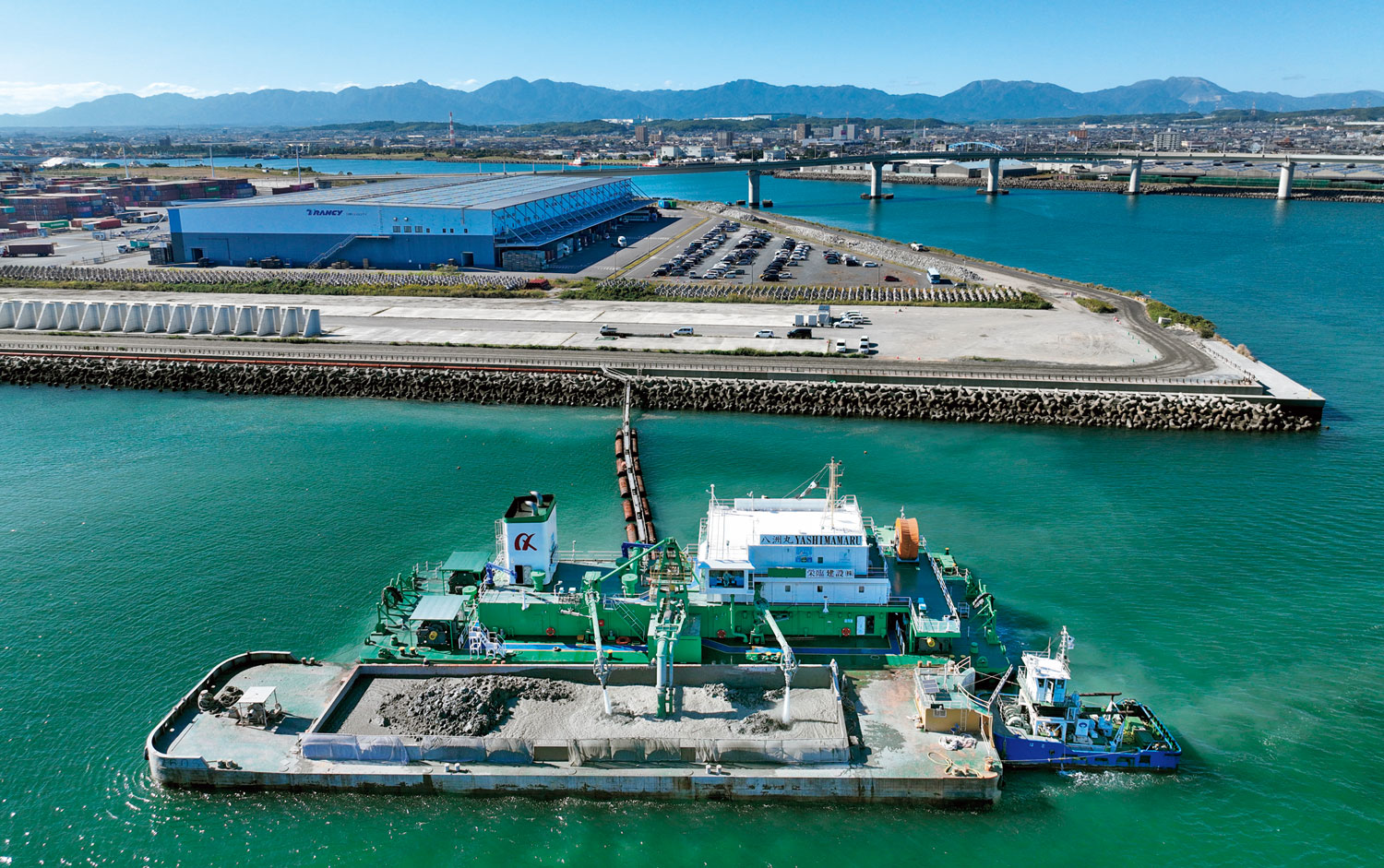 令和５年度四日市港霞ケ浦北ふ頭地区岸壁(-14m)床掘工事